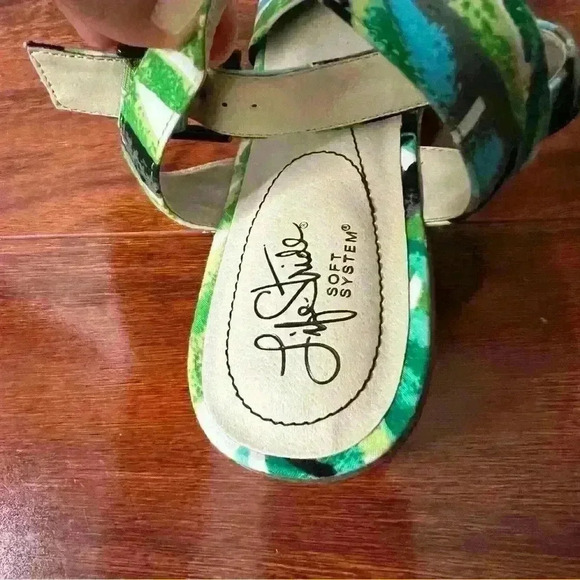 Life Stride Soft Systems Women Size 9.5 Tropical Leaf Sandals Green Blue Buckle - Picture 4 of 6